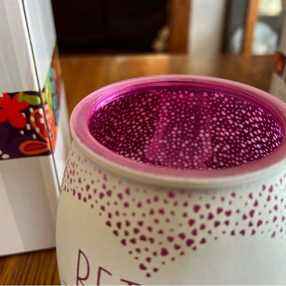 New Scentsy “Better Together” Hearts White On Fuchsia Warmer - Picture 3 of 3